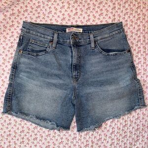 Levi Mom Jean shorts